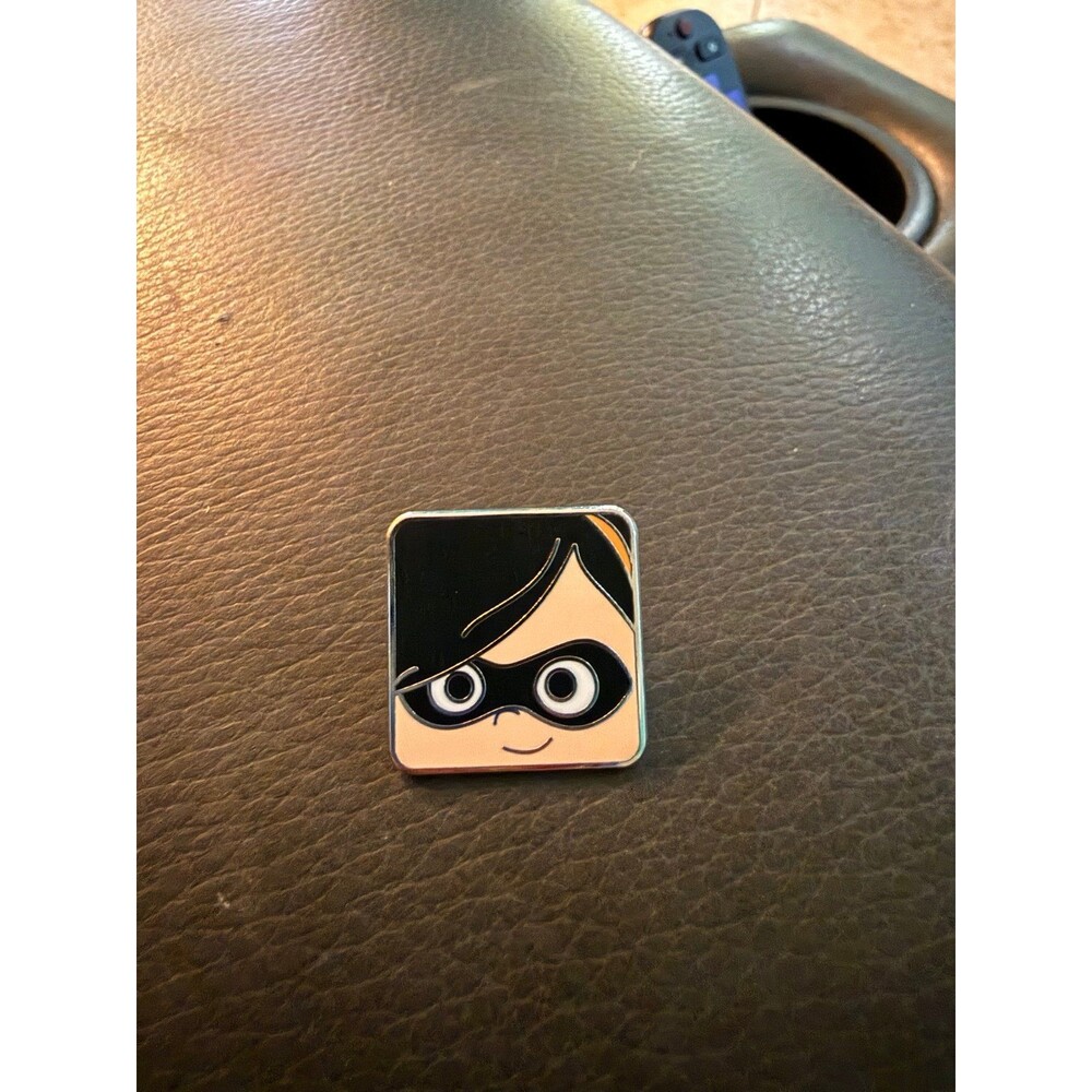 Disney Pixar Shanghai THE INCREDIBLES Violet Family Square Surprise Box Pin 2019